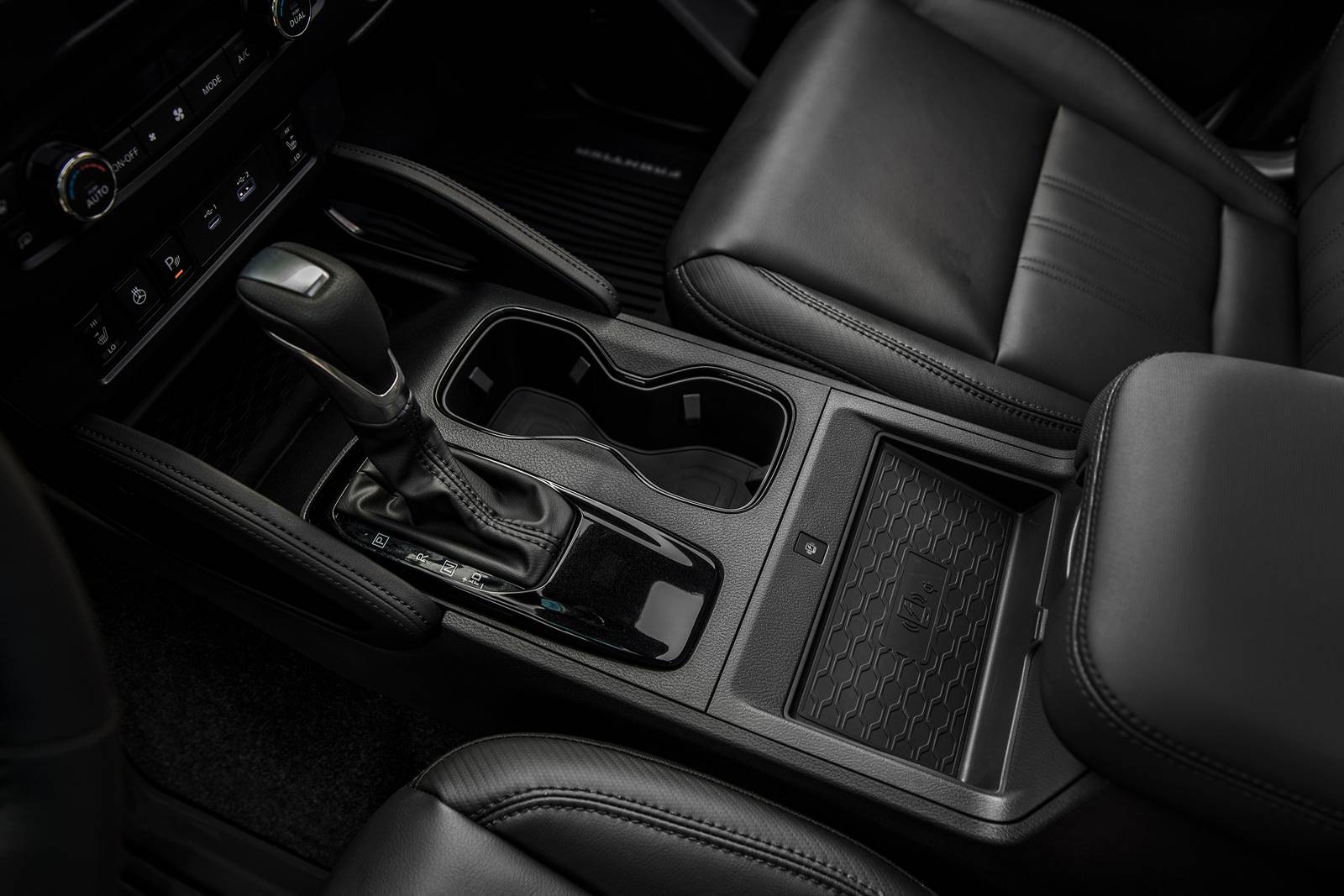 2022 Nissan Frontier interior SHF