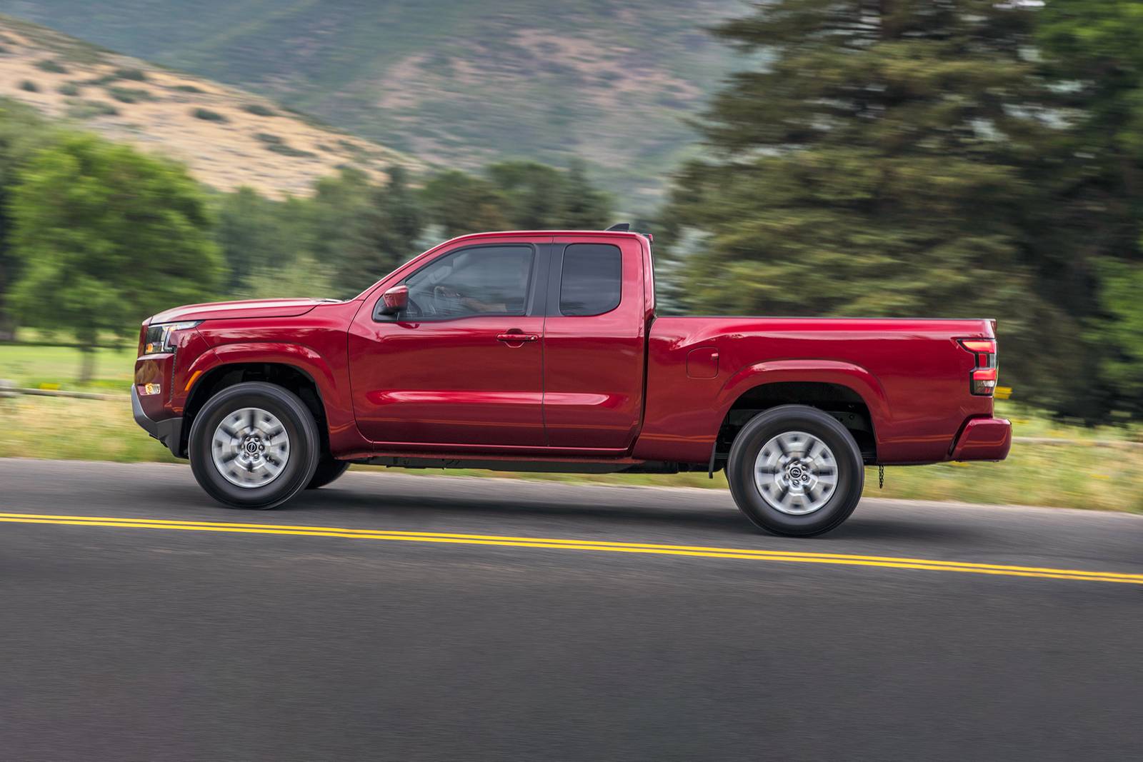 2022 Nissan Frontier exterior S