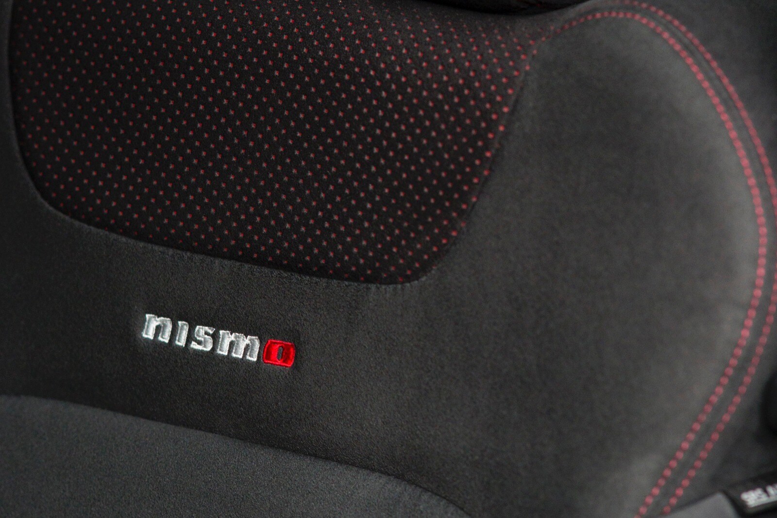 2013 Nissan Juke interior DETAIL