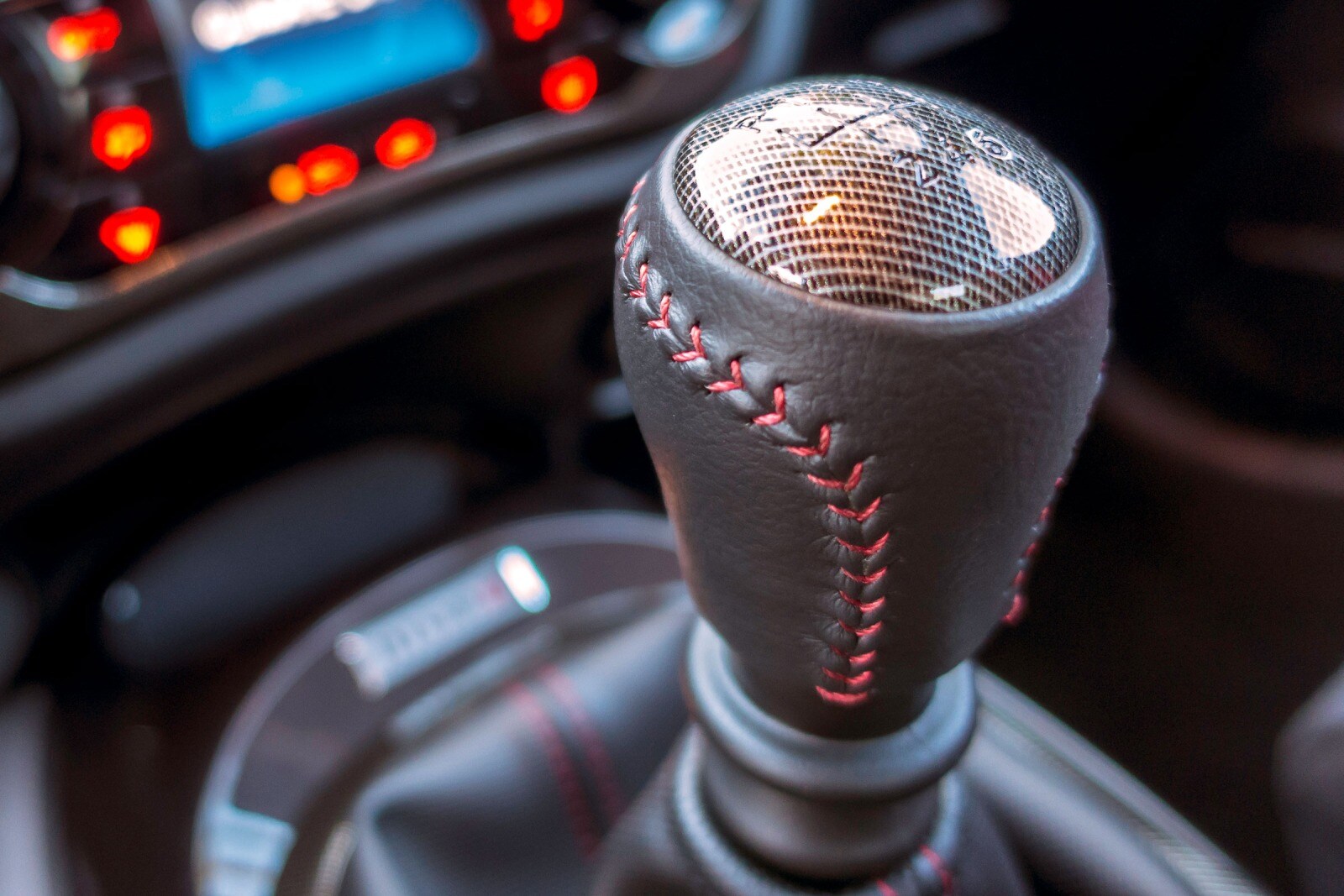 2017 Nissan Juke interior SHF