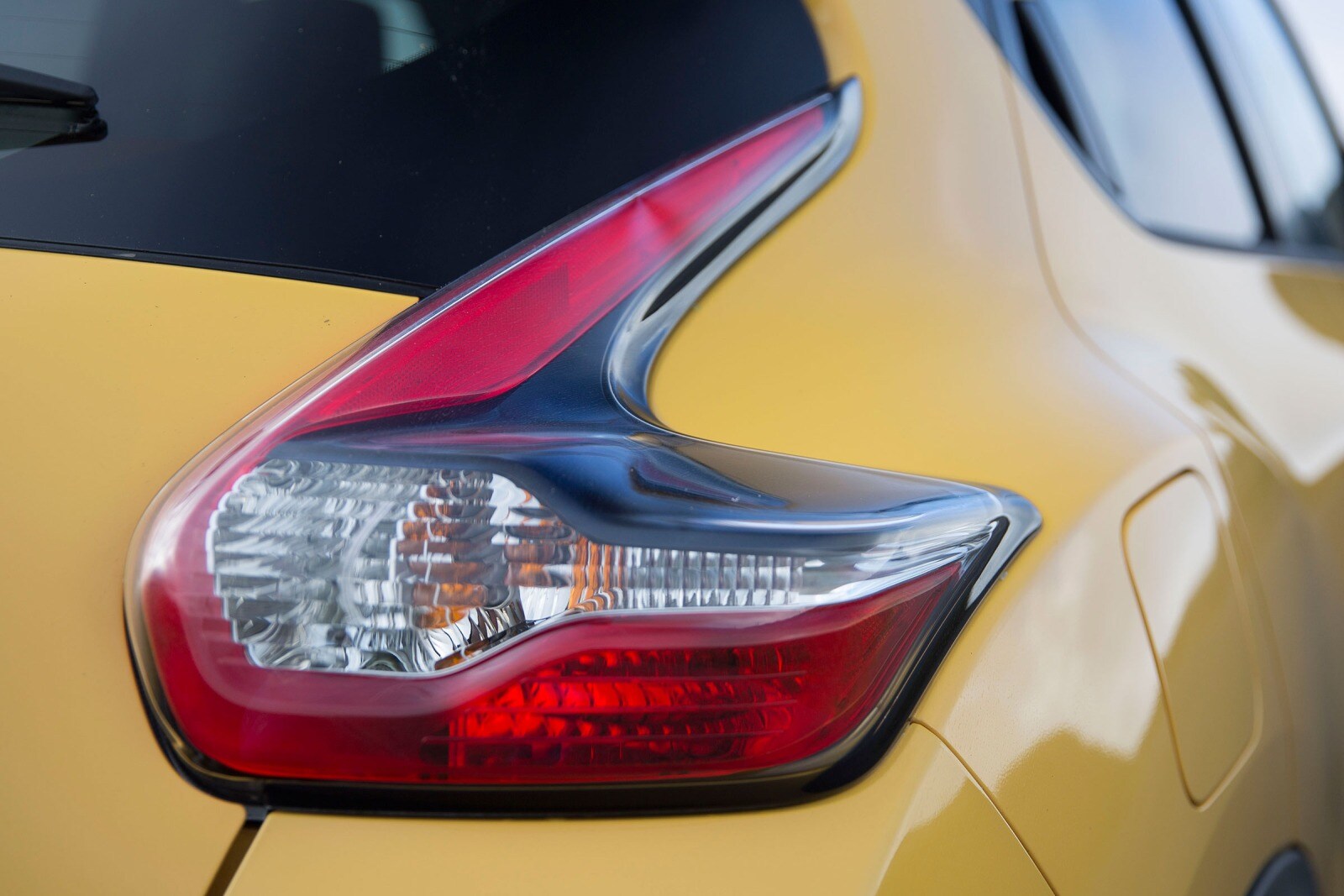 2017 Nissan Juke front safety EDETAIL