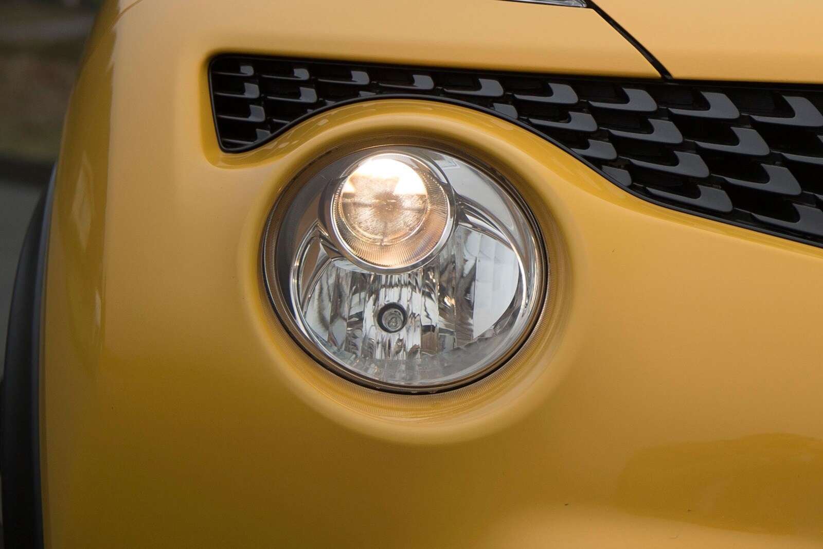 2017 Nissan Juke front safety EDETAIL