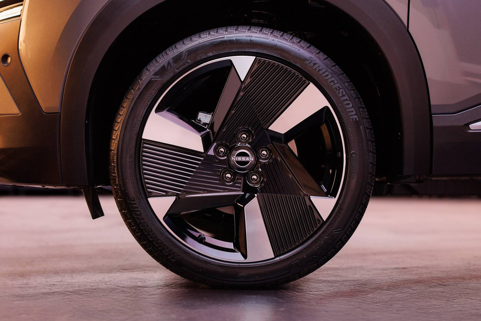 2025 Nissan Kicks exterior W