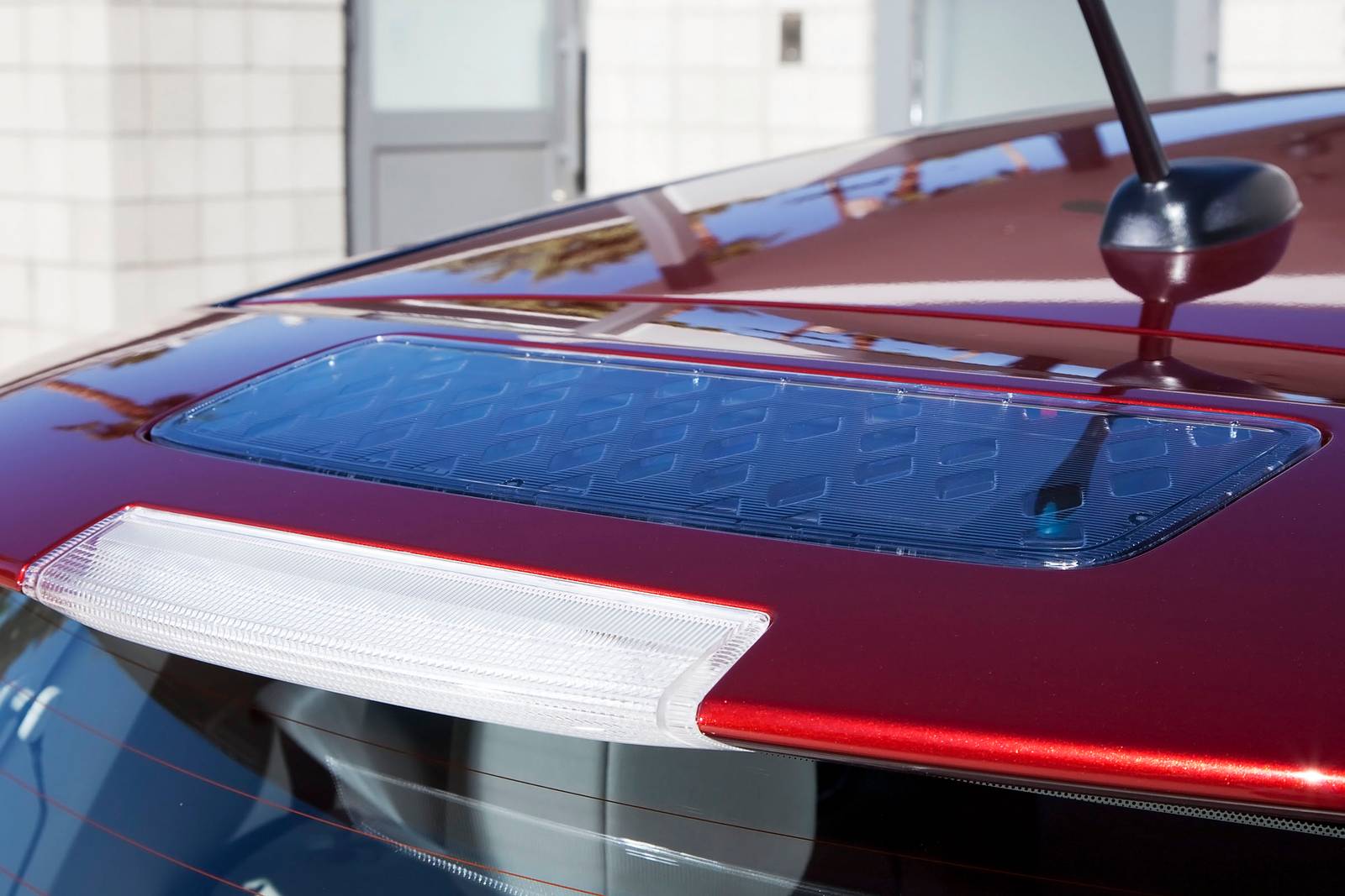 2011 Nissan LEAF exterior EDETAIL