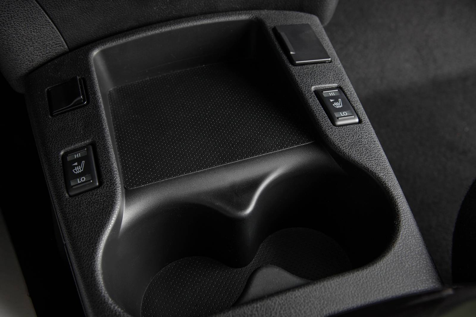 2013 Nissan LEAF interior CUP