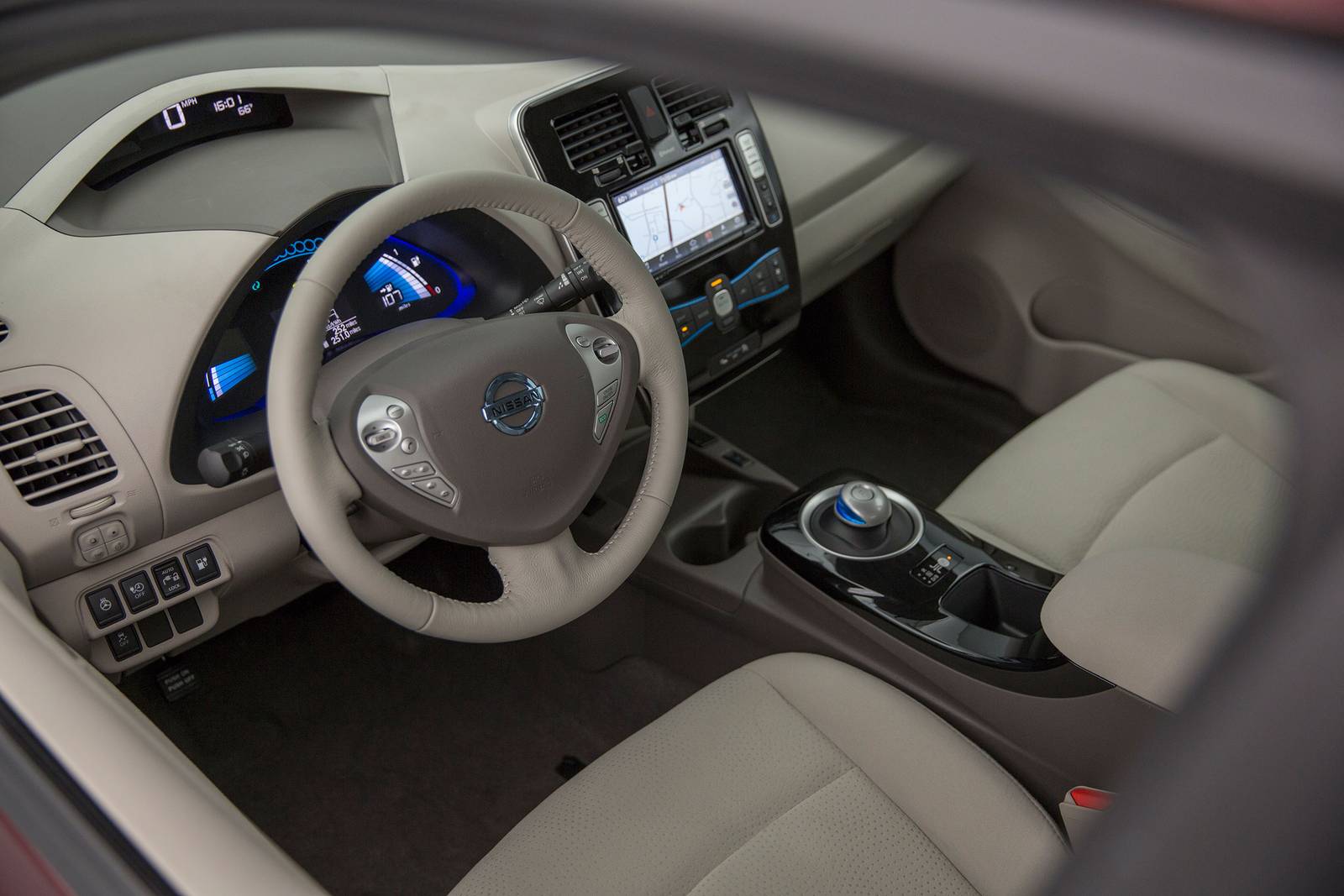 2016 Nissan Leaf interior I