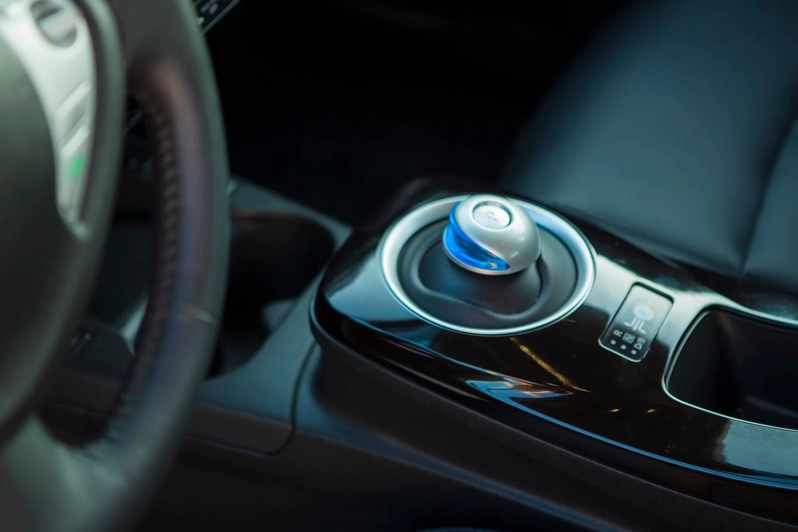 2016 Nissan Leaf interior SHF