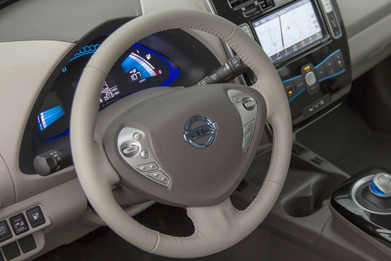 2016 Nissan Leaf interior SWD