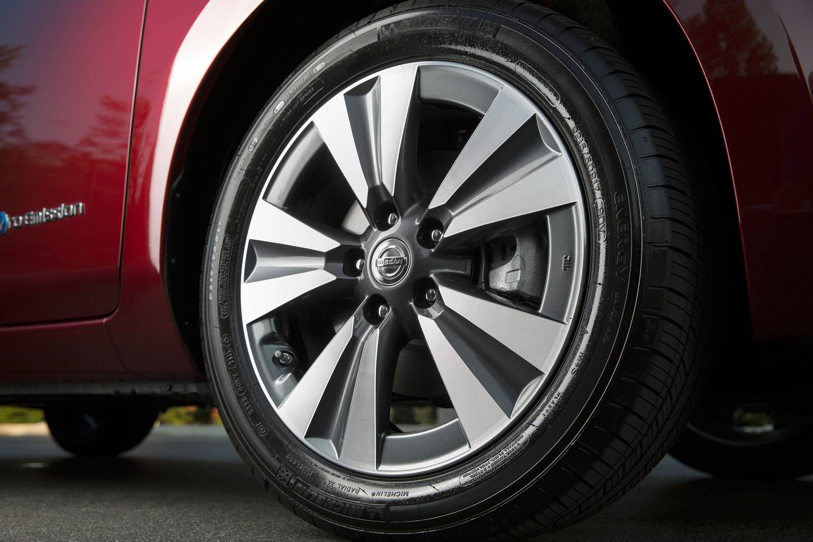 2016 Nissan Leaf exterior W