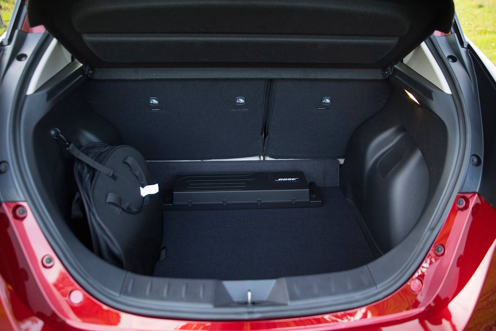 2018 Nissan LEAF interior CARGO
