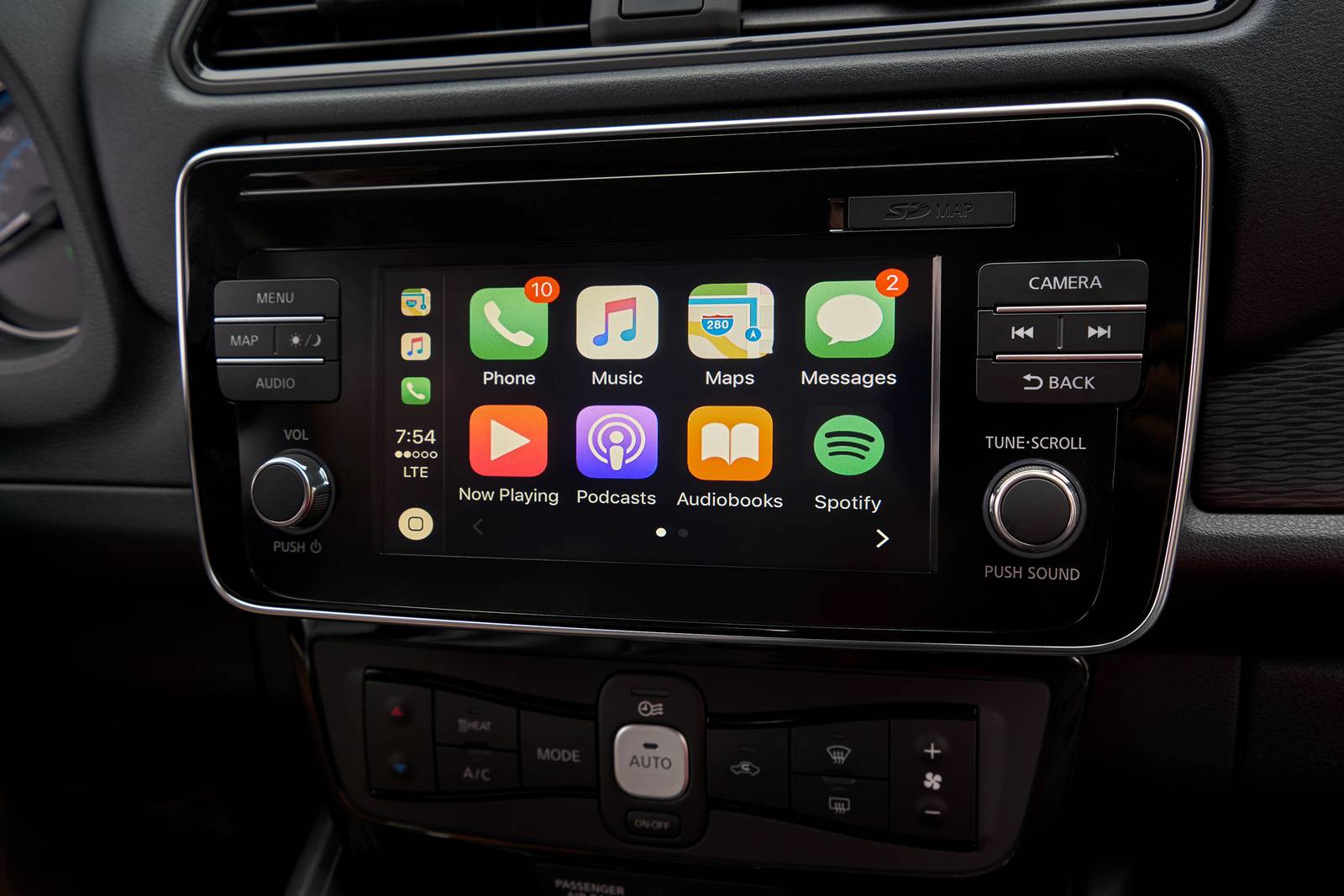 2018 Nissan LEAF interior CC