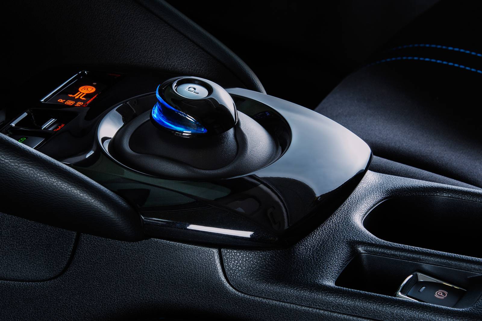 2020 Nissan Leaf interior SHF