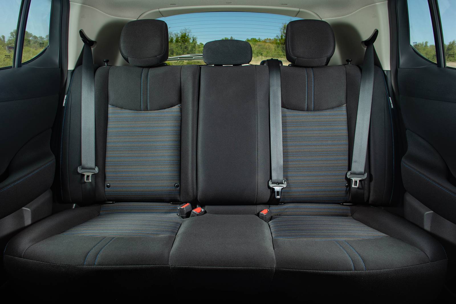 2025 Nissan Leaf interior RI