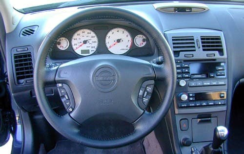 2001 Nissan Maxima interior D
