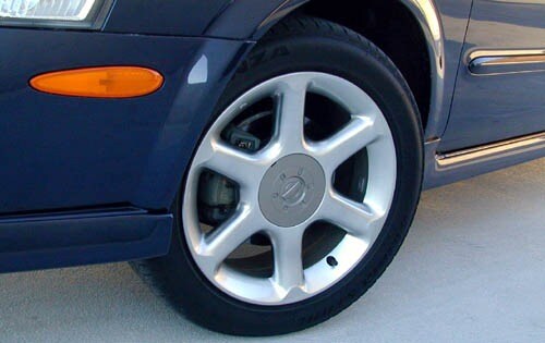 2001 Nissan Maxima — OEM photo 3