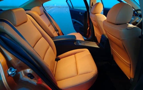 2004 Nissan Maxima interior RI