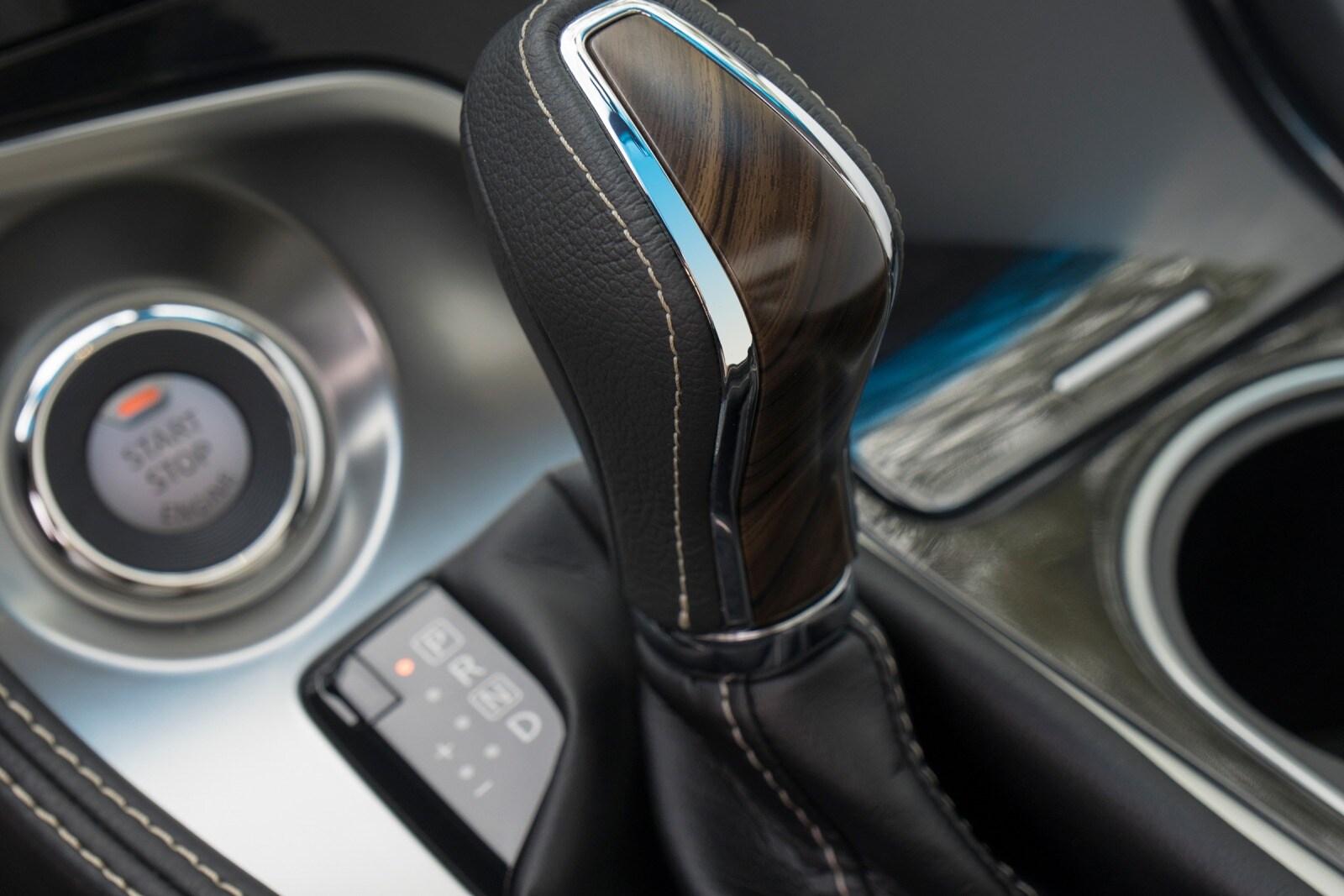 2016 Nissan Maxima interior SHF