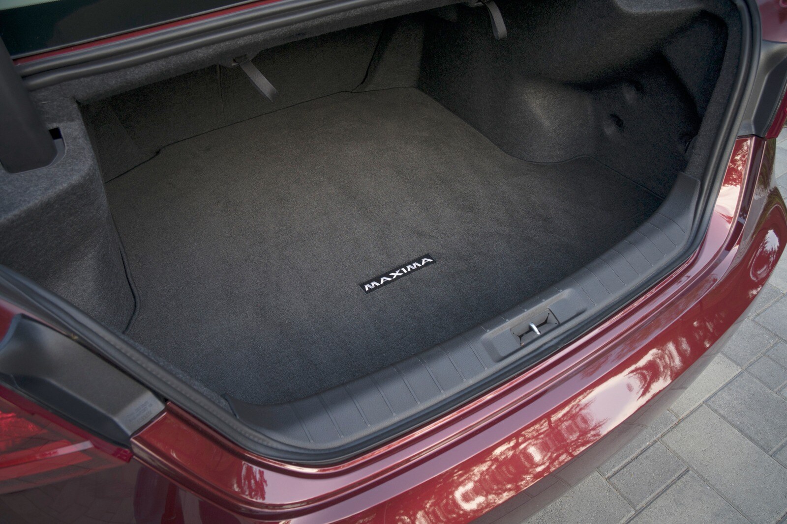 2017 Nissan Maxima interior CARGO