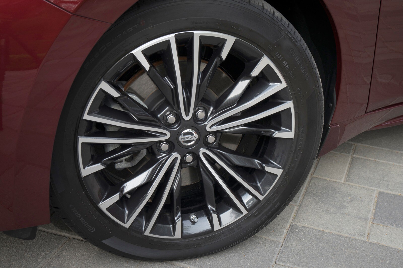 2017 Nissan Maxima Platinum Sedan Exterior. Options Shown.