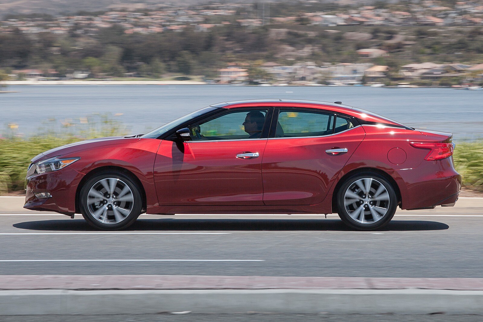2017 Nissan Maxima — OEM photo 4