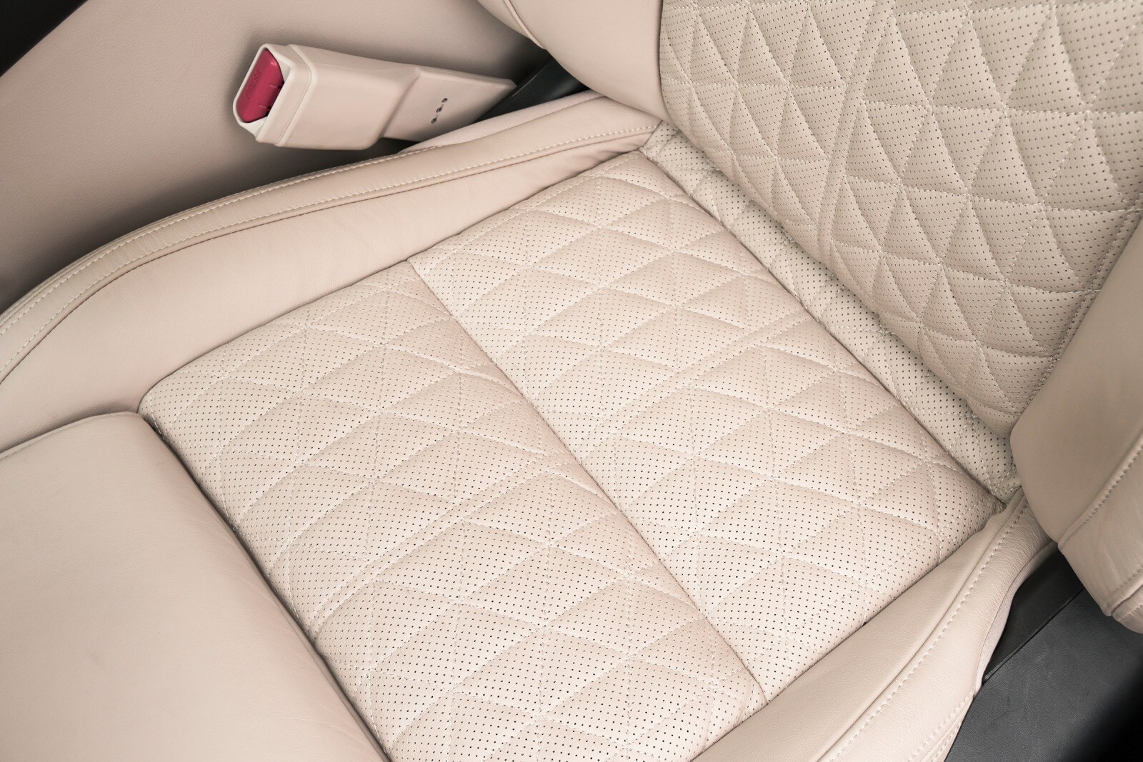 2017 Nissan Maxima interior DETAIL