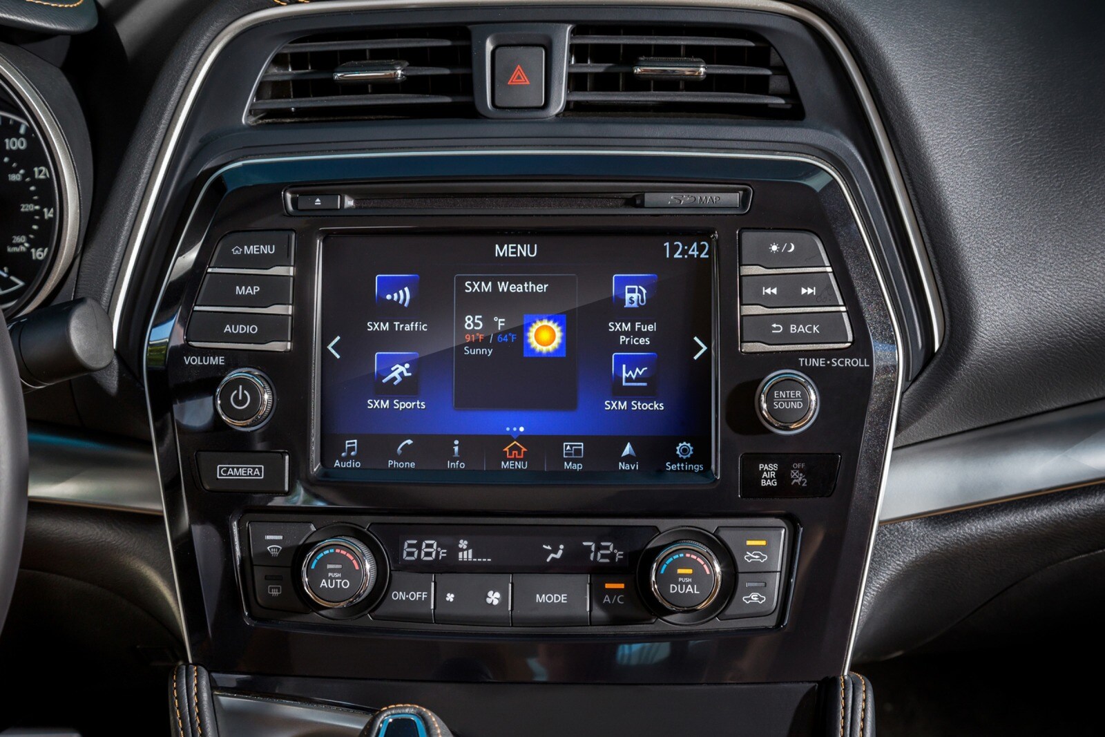 2018 Nissan Maxima interior CC