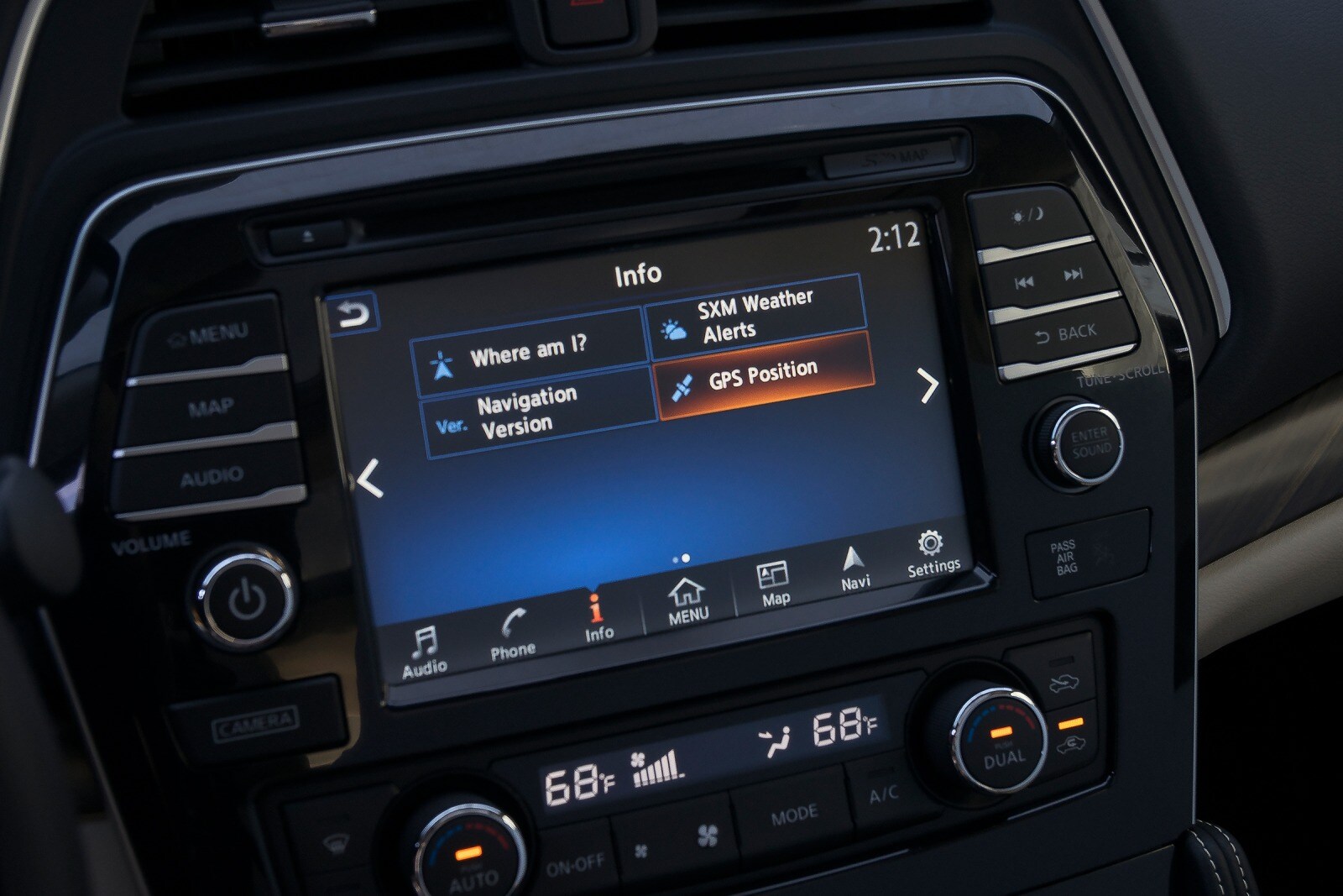 2018 Nissan Maxima interior CC