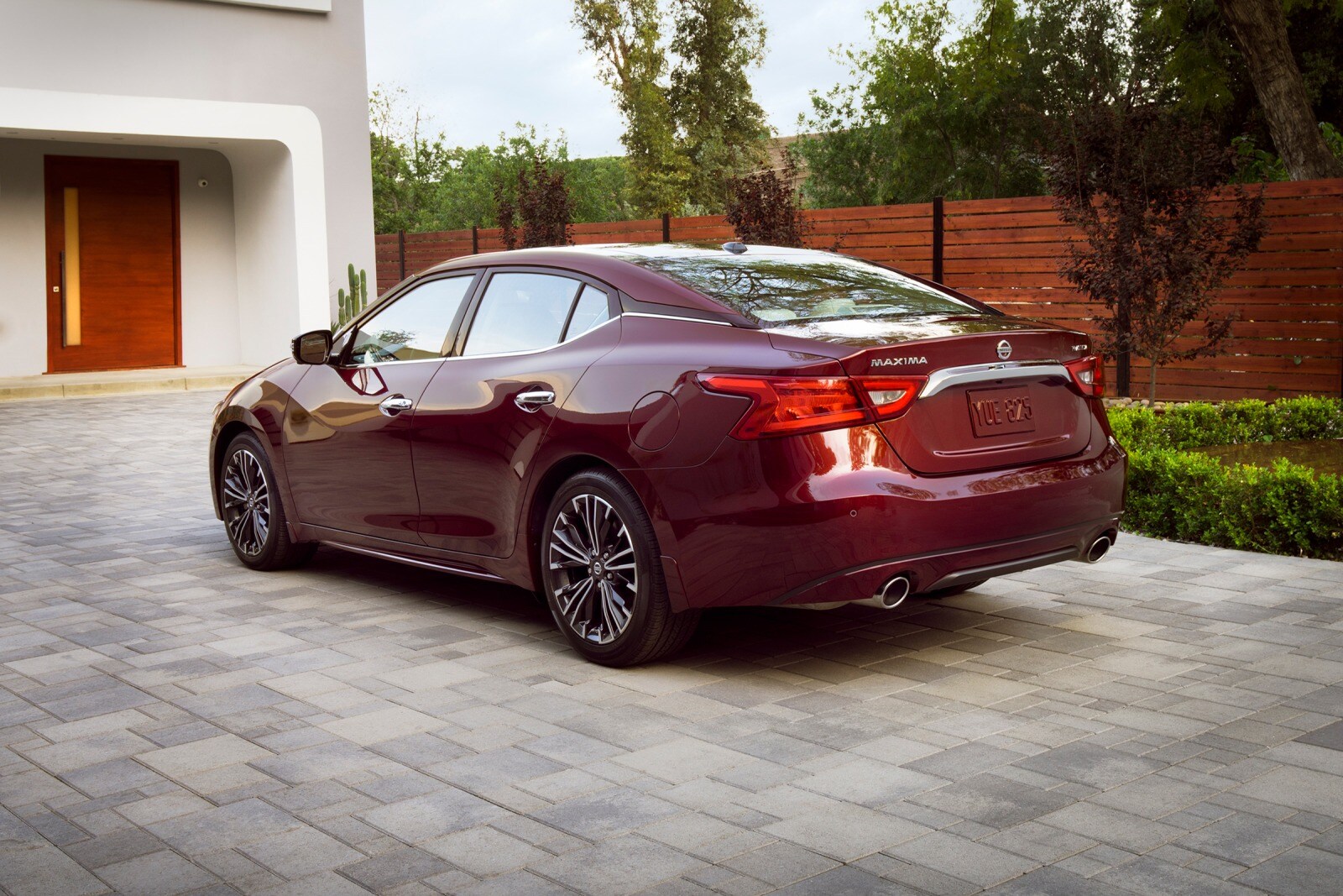 2018 Nissan Maxima Platinum Sedan Exterior. Options Shown.