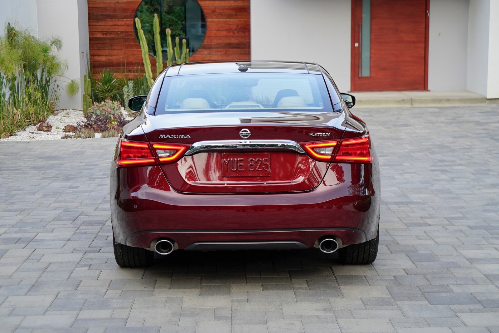 2018 Nissan Maxima — OEM photo 3