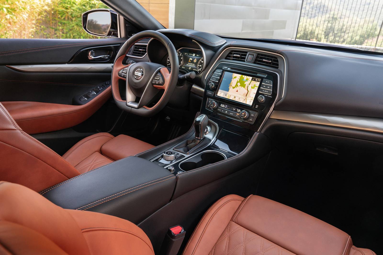 2019 Nissan Maxima interior D