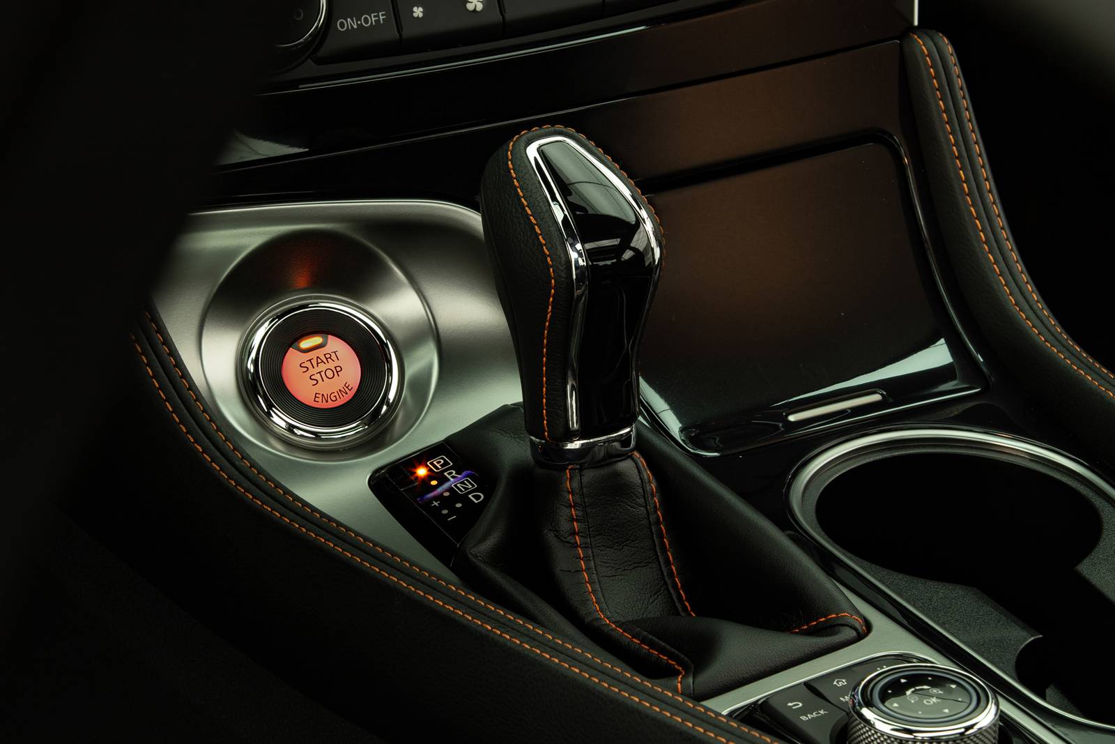 2021 Nissan Maxima interior SHF