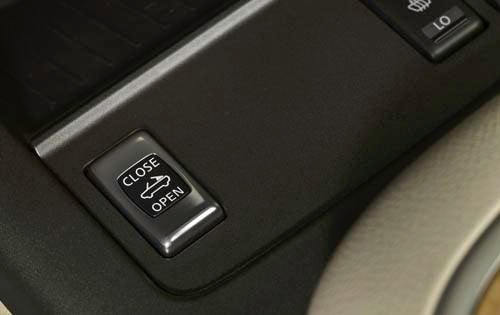 2011 Nissan Murano front safety DETAIL