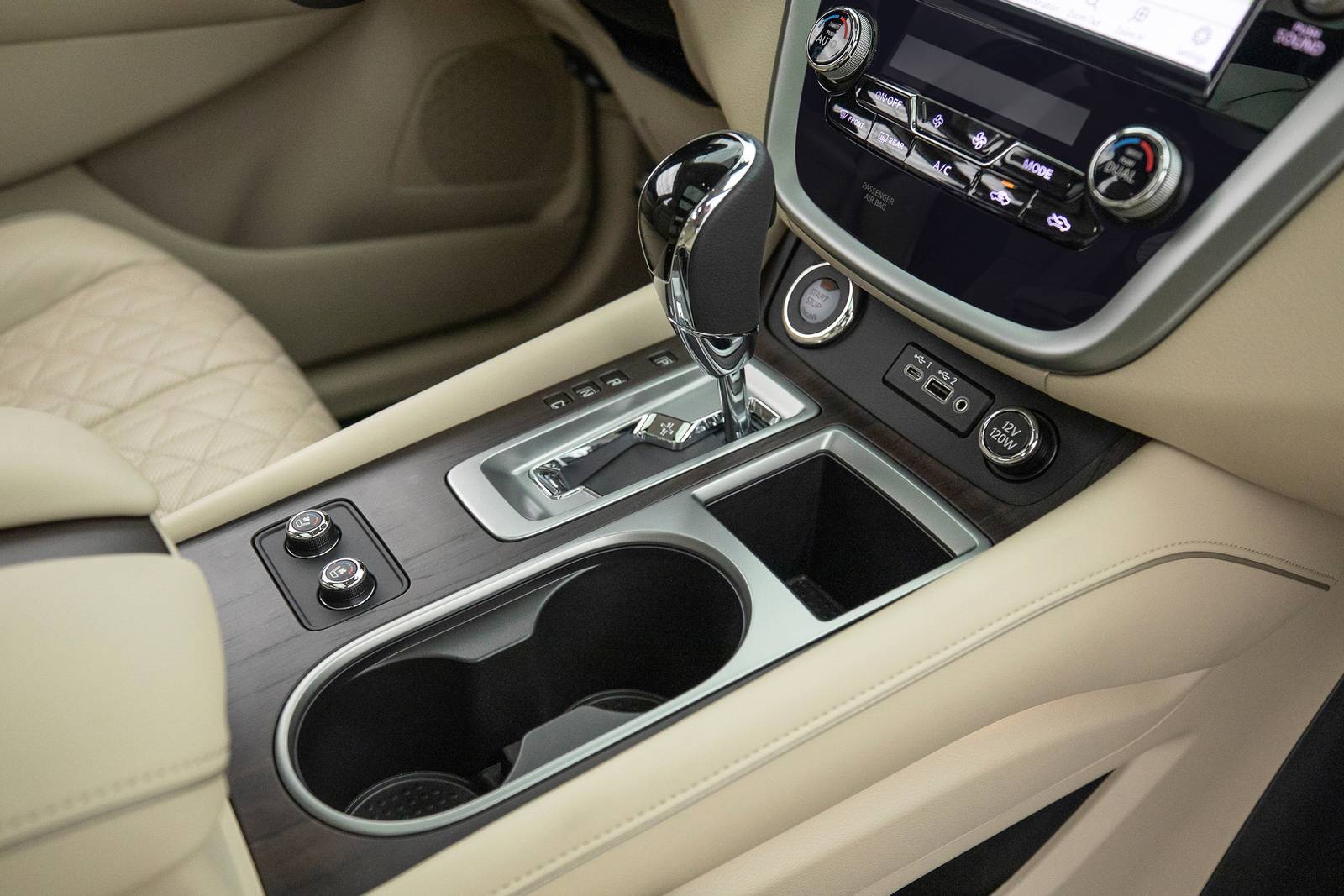 2019 Nissan Murano interior SHF