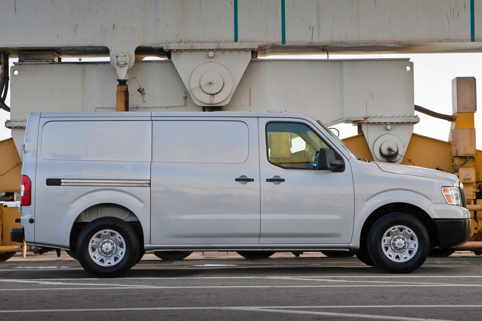 2014 Nissan NV Cargo 3500 SV Cargo Van Exterior