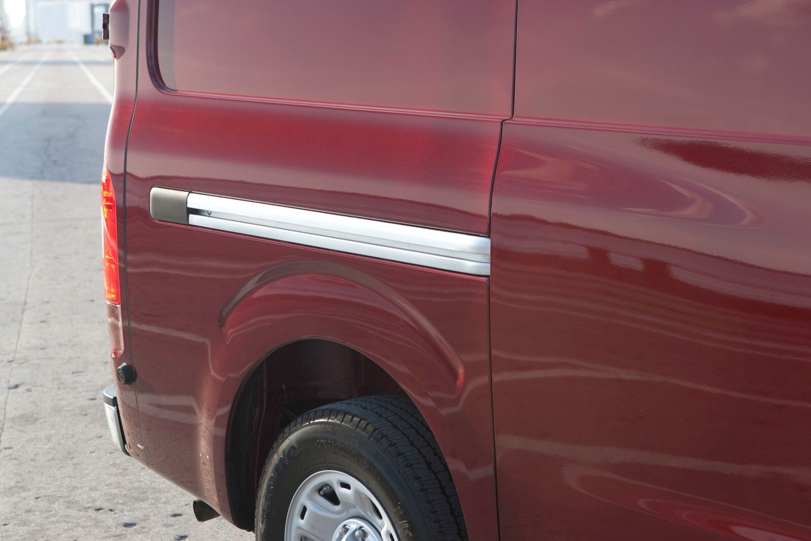2016 Nissan Nv exterior EDETAIL