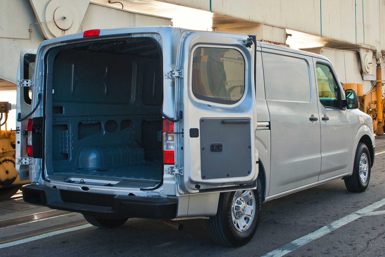 2016 Nissan Nv exterior EDETAIL