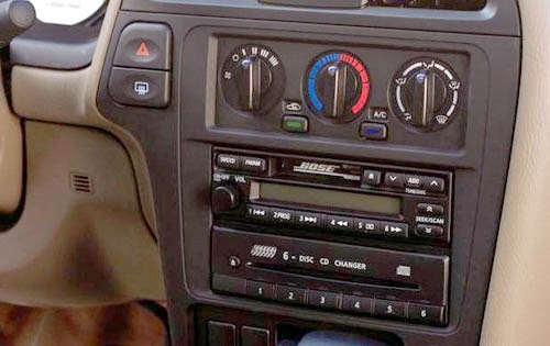 2001 Nissan Pathfinder interior CC