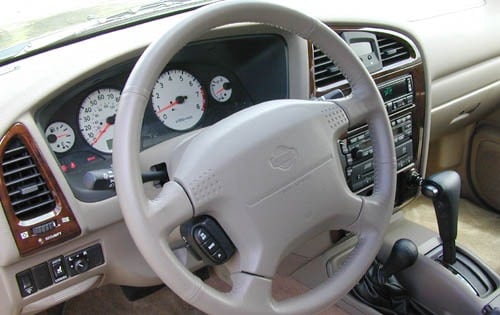2001 Nissan Pathfinder interior D