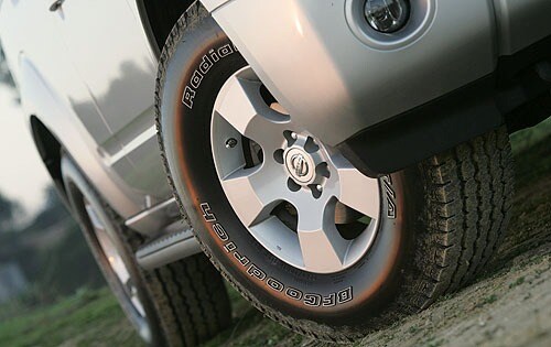 2005 Nissan Pathfinder — OEM photo 4