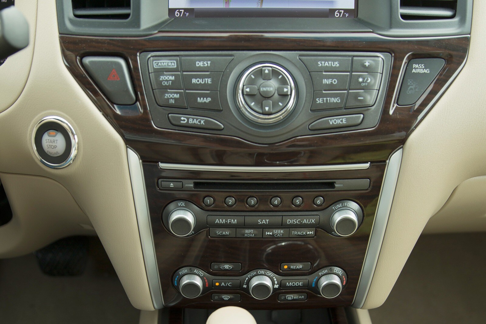 2013 Nissan Pathfinder interior CC