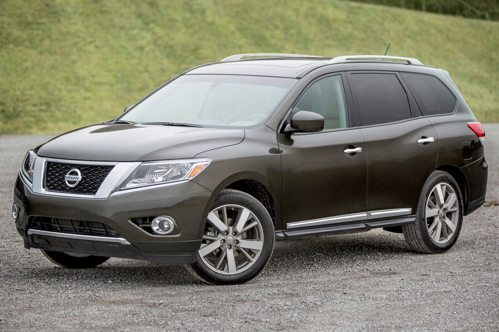 2013 Nissan Pathfinder Platinum 4dr SUV Exterior Shown