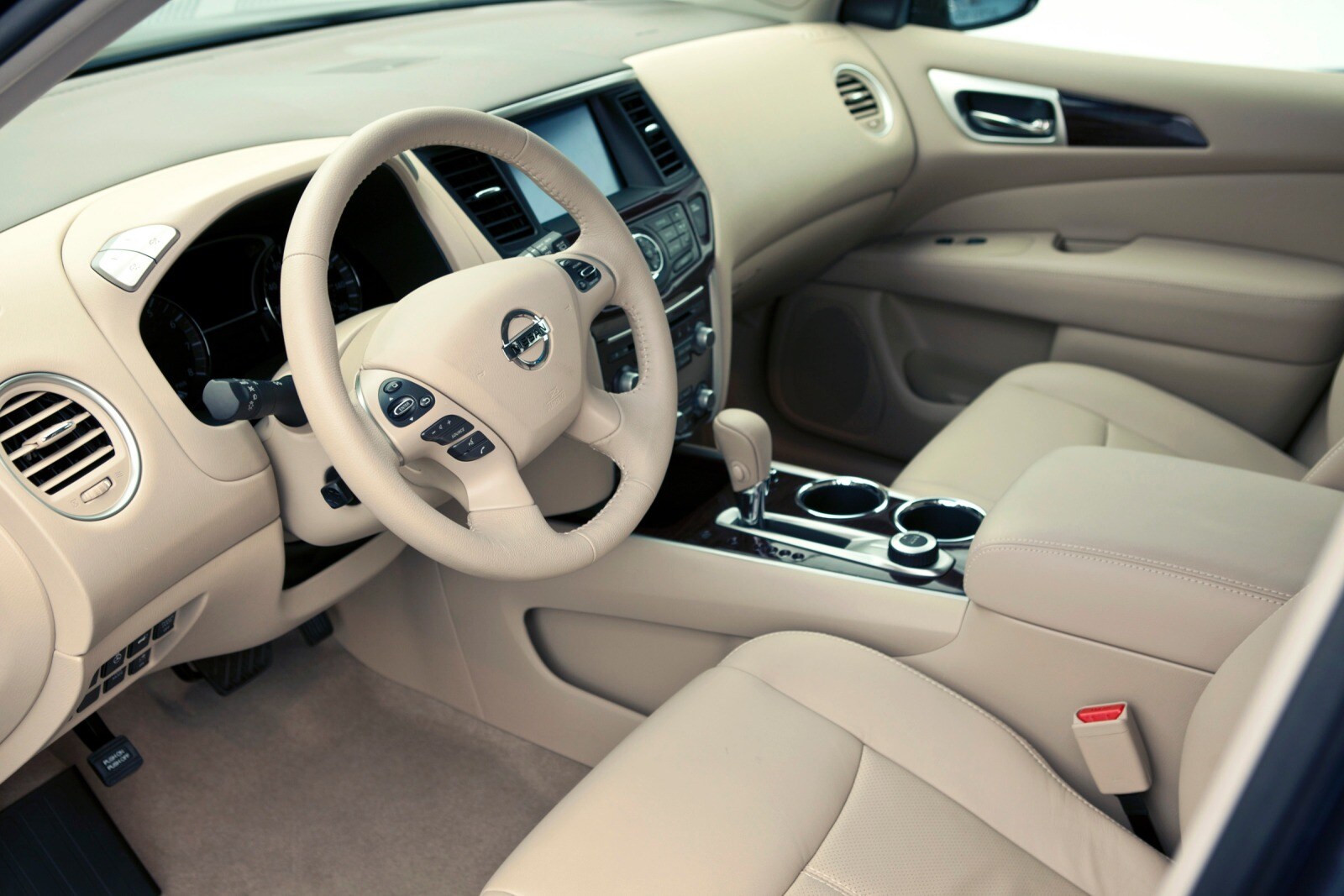 2014 Nissan Pathfinder interior I