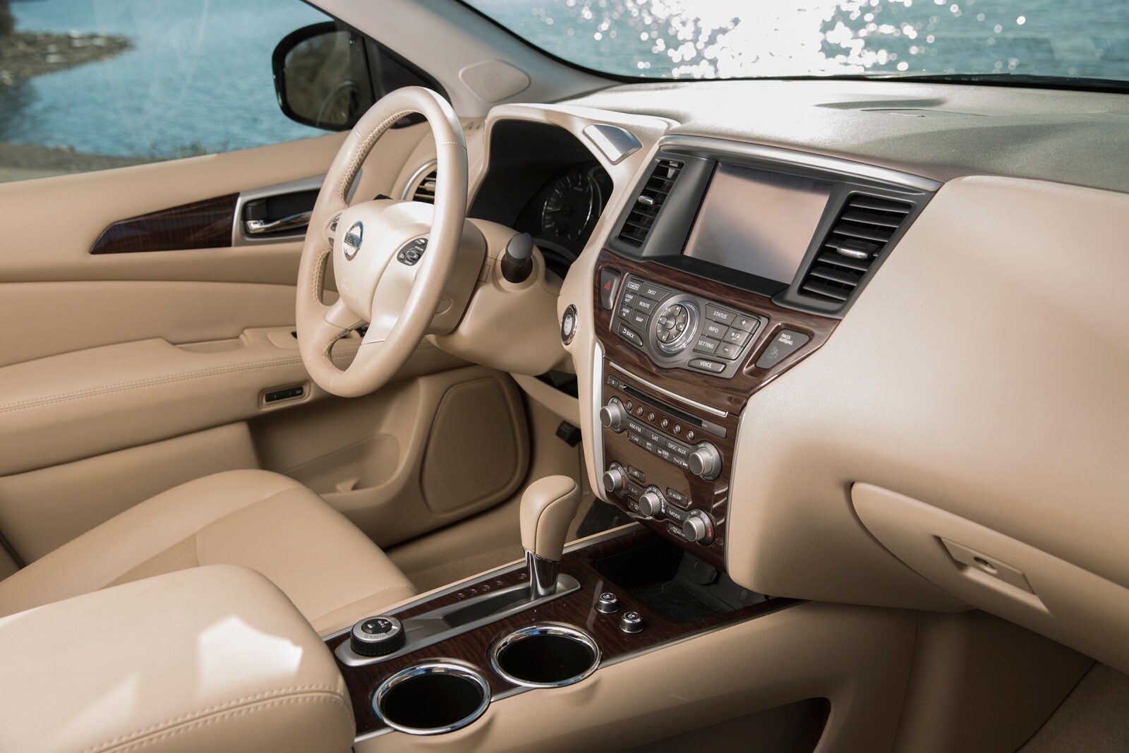 2016 Nissan Pathfinder interior I