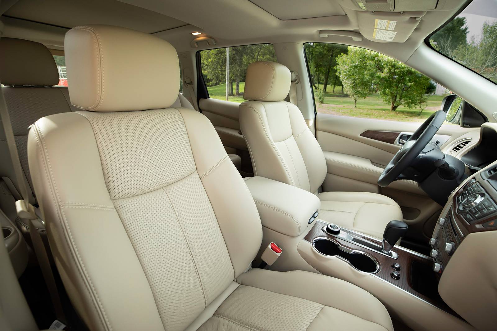 2019 Nissan Pathfinder interior I