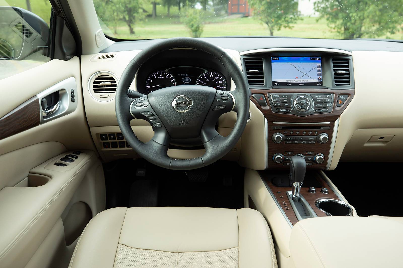 2019 Nissan Pathfinder interior SWD