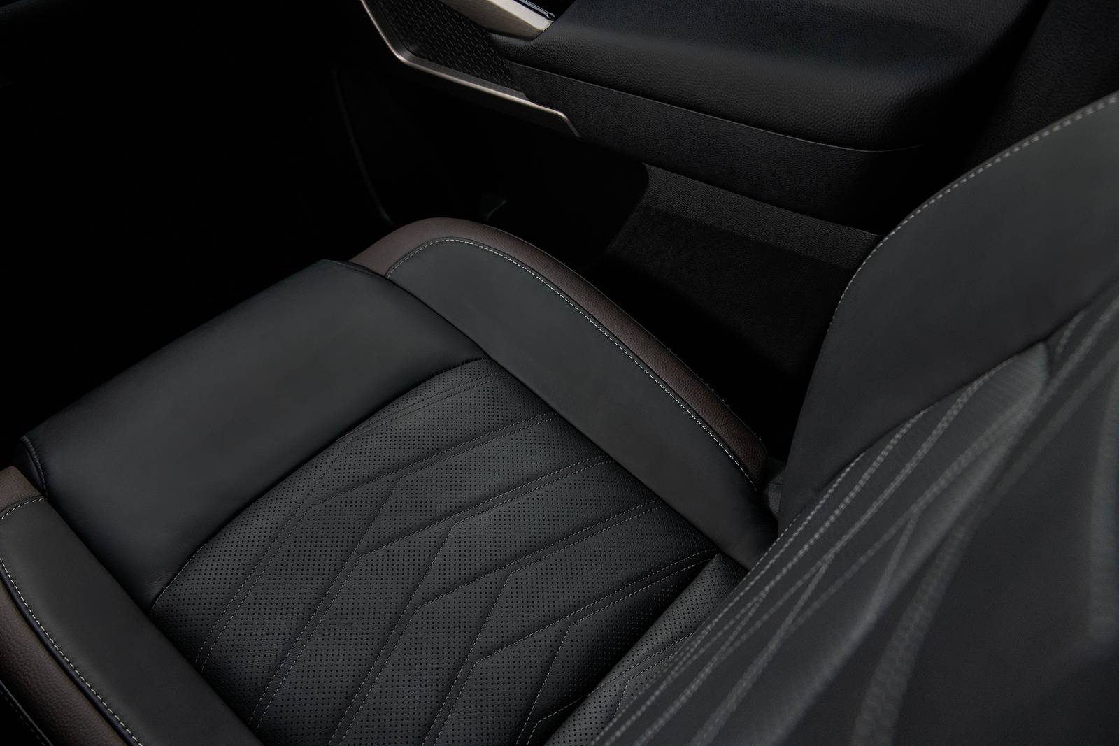 2022 Nissan Pathfinder front safety DETAIL