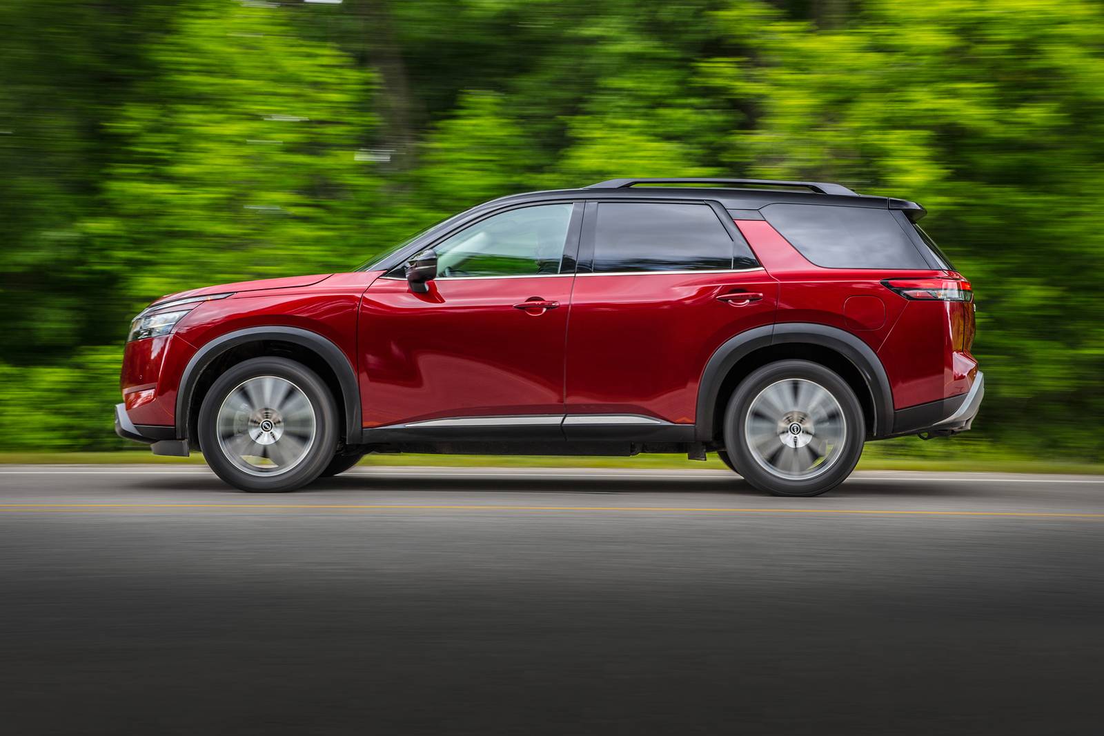 2022 Nissan Pathfinder exterior S