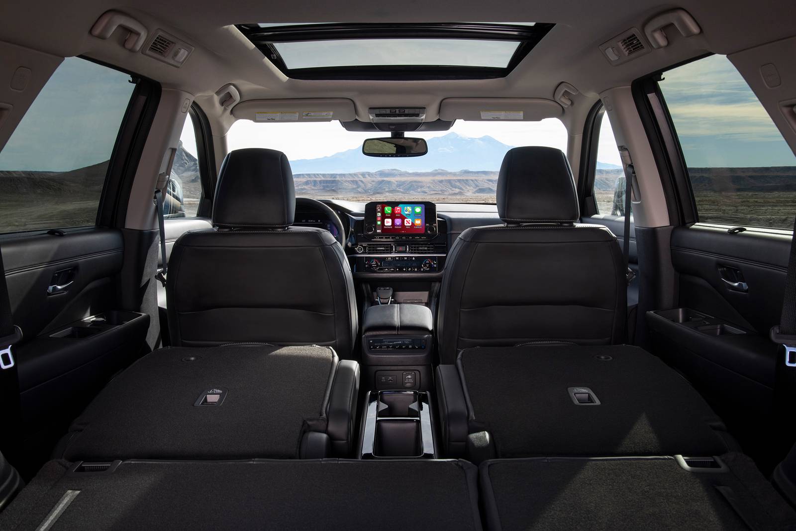 2022 Nissan Pathfinder interior RSD