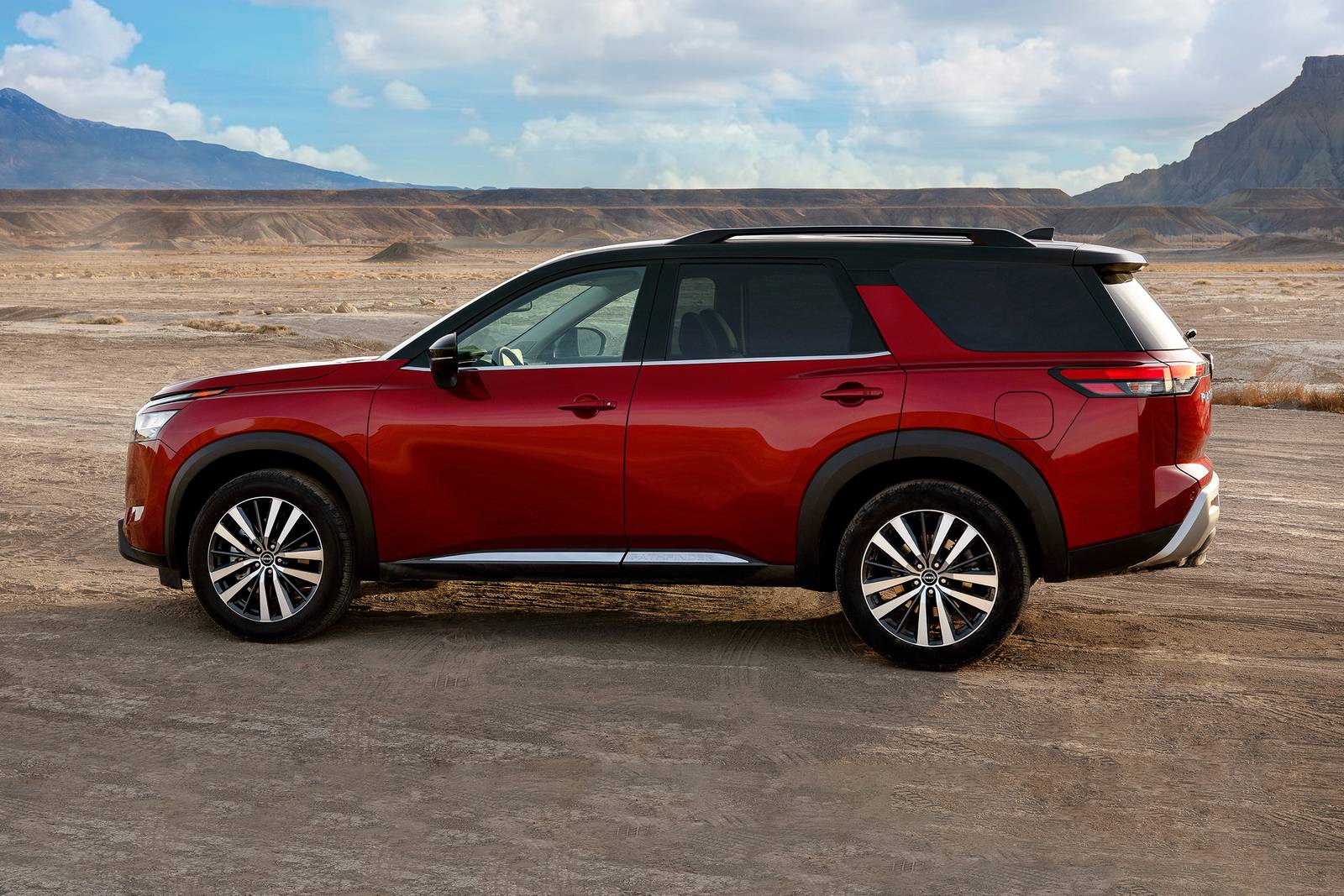 2023 Nissan Pathfinder — OEM photo 1