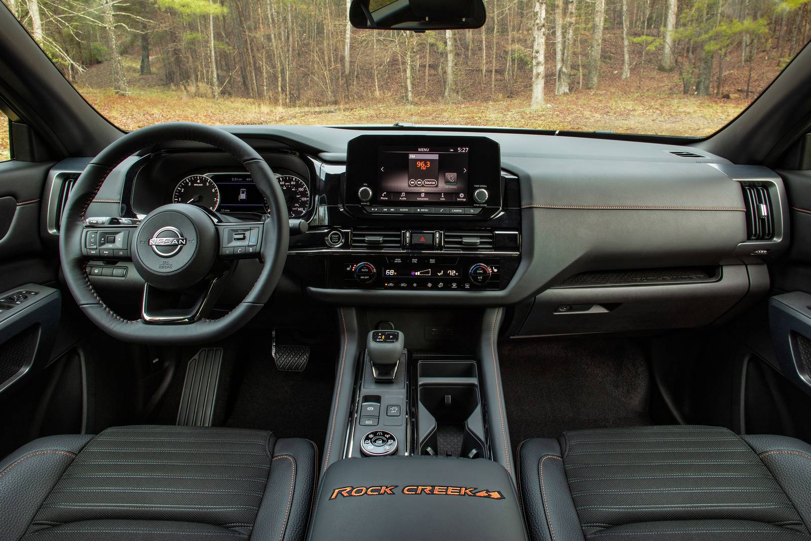 2023 Nissan Pathfinder interior D